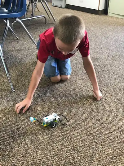 students building with legos